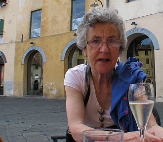 sipping prosecco in Lucca